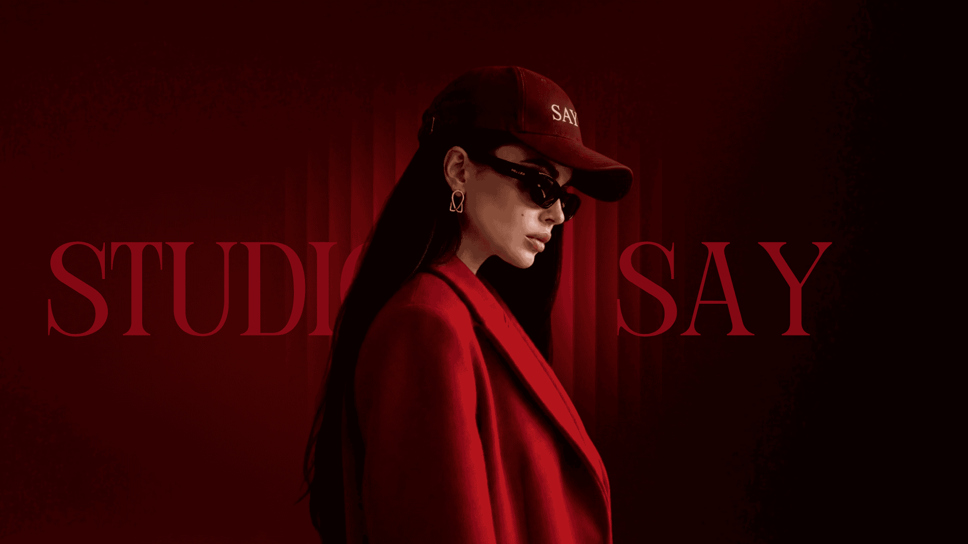 Portrait artistique d'une femme en rouge pour l'agence de communication Studio SAY à La Réunion, pour l'océan Indien et la France.